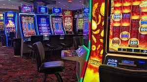Tampilan meja Free Bet Blackjack live dealer di layar mobile dengan dealer profesional